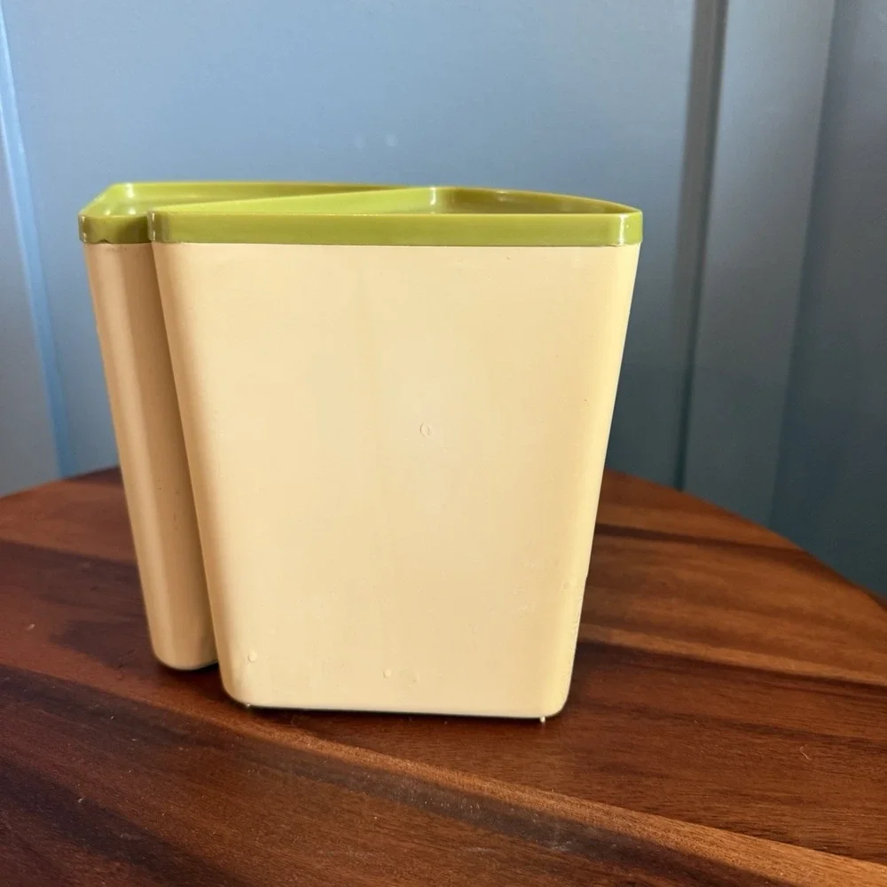 VTG Sterilite 1591 Kitchen Canister Set‎ Tea Coffee Wedge Dutch Green 2 Pcs Folk
